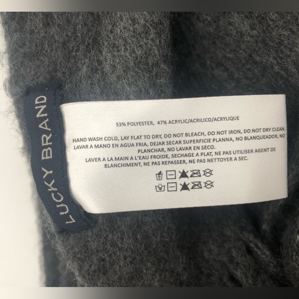 LUCKY BRAND large fringed gray scarf - Picture 3 of 3